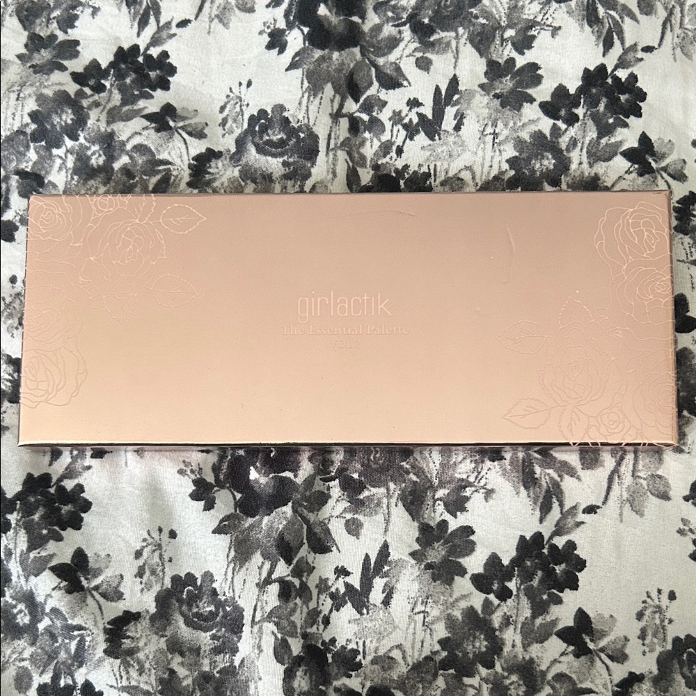 Girlactik Rose Gold Eyeshadow Palette